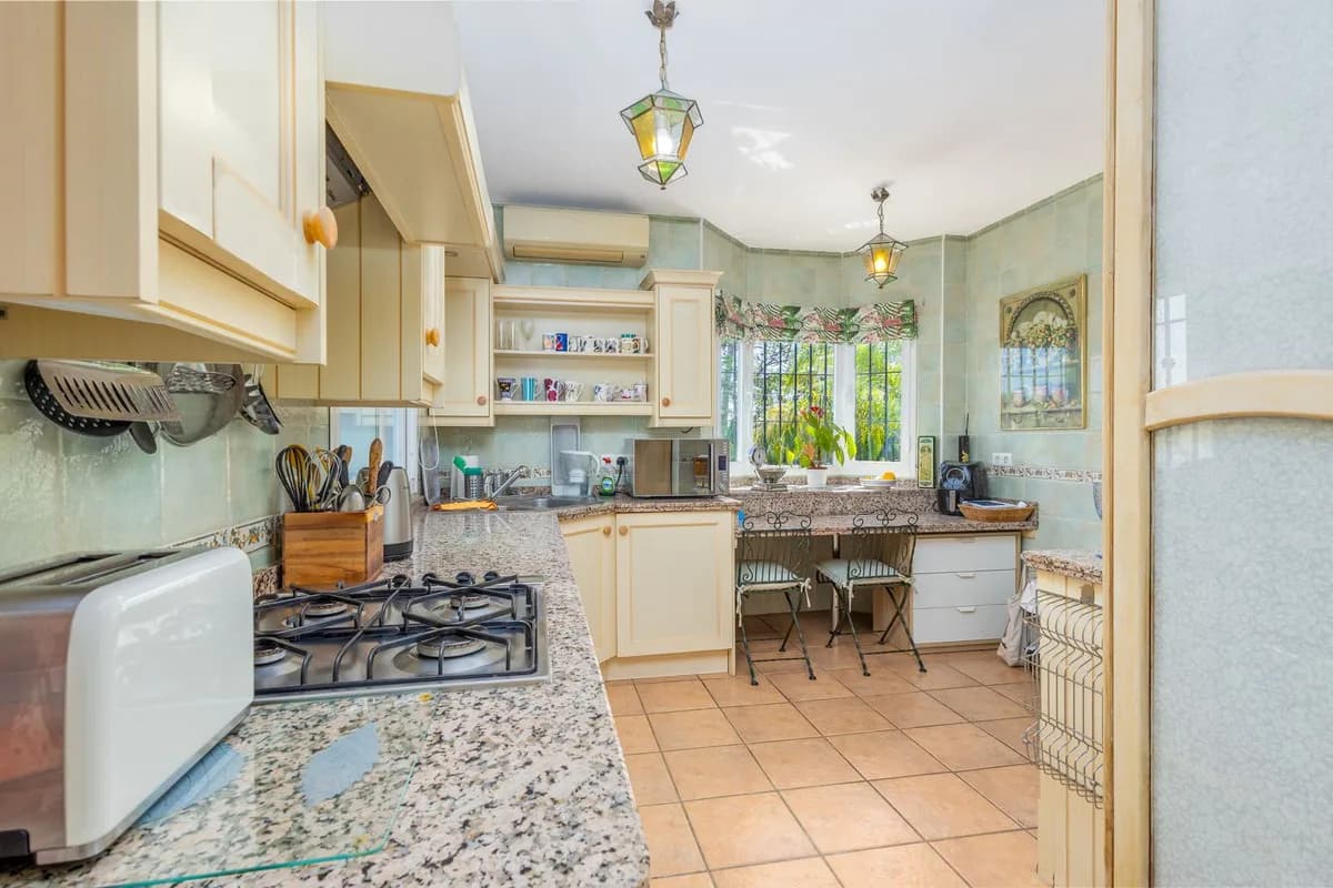 4 Bedroom Detached Villa for Sale in Coín, Málaga - Image 7