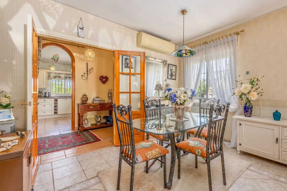 4 Bedroom Detached Villa for Sale in Coín, Málaga - Image 8