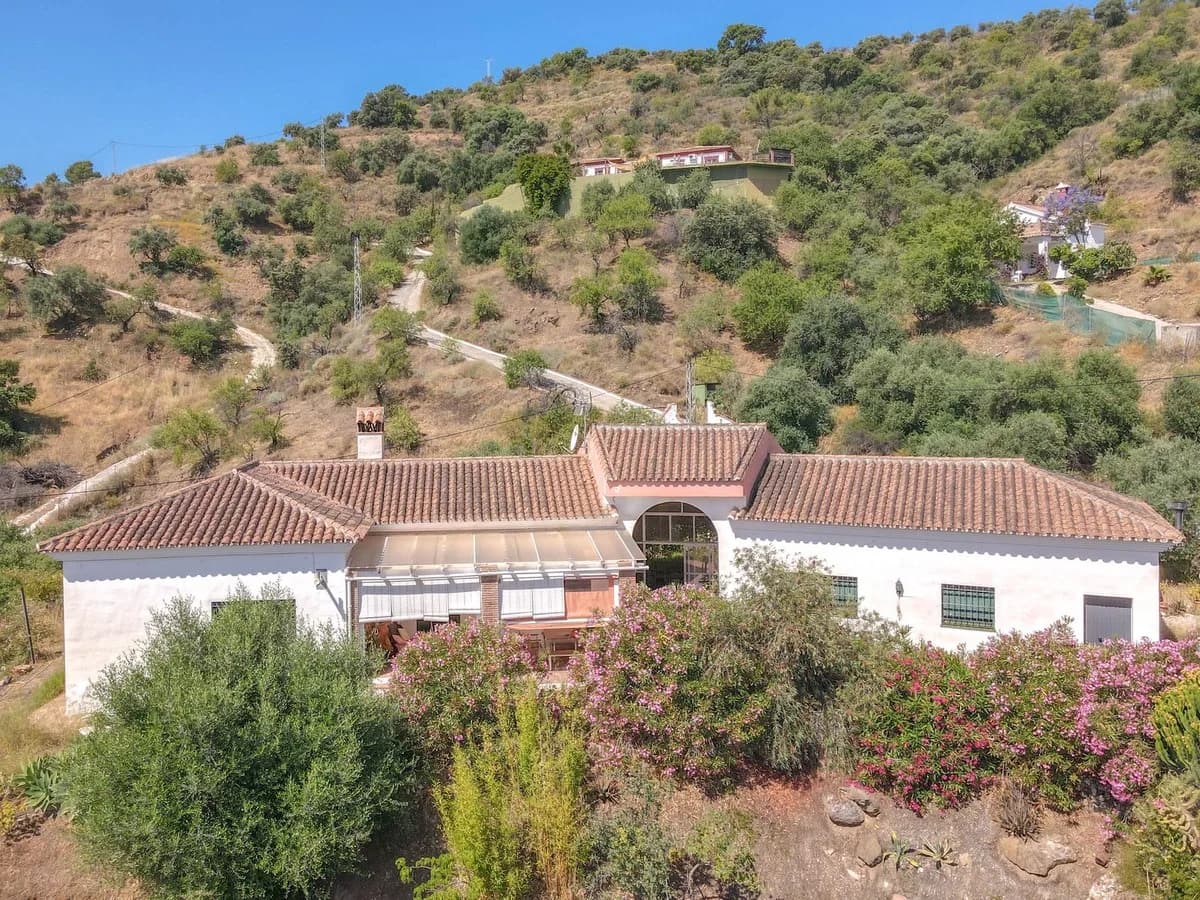 3 Bedroom Detached Villa for Sale in Monda, Málaga - Image 6