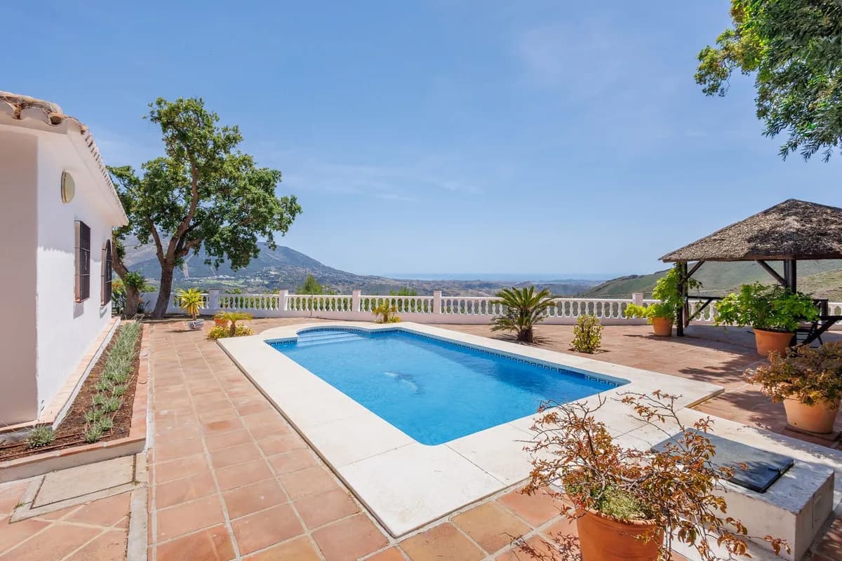6 Bedroom Detached Villa for Sale in Coín, Málaga - Image 3