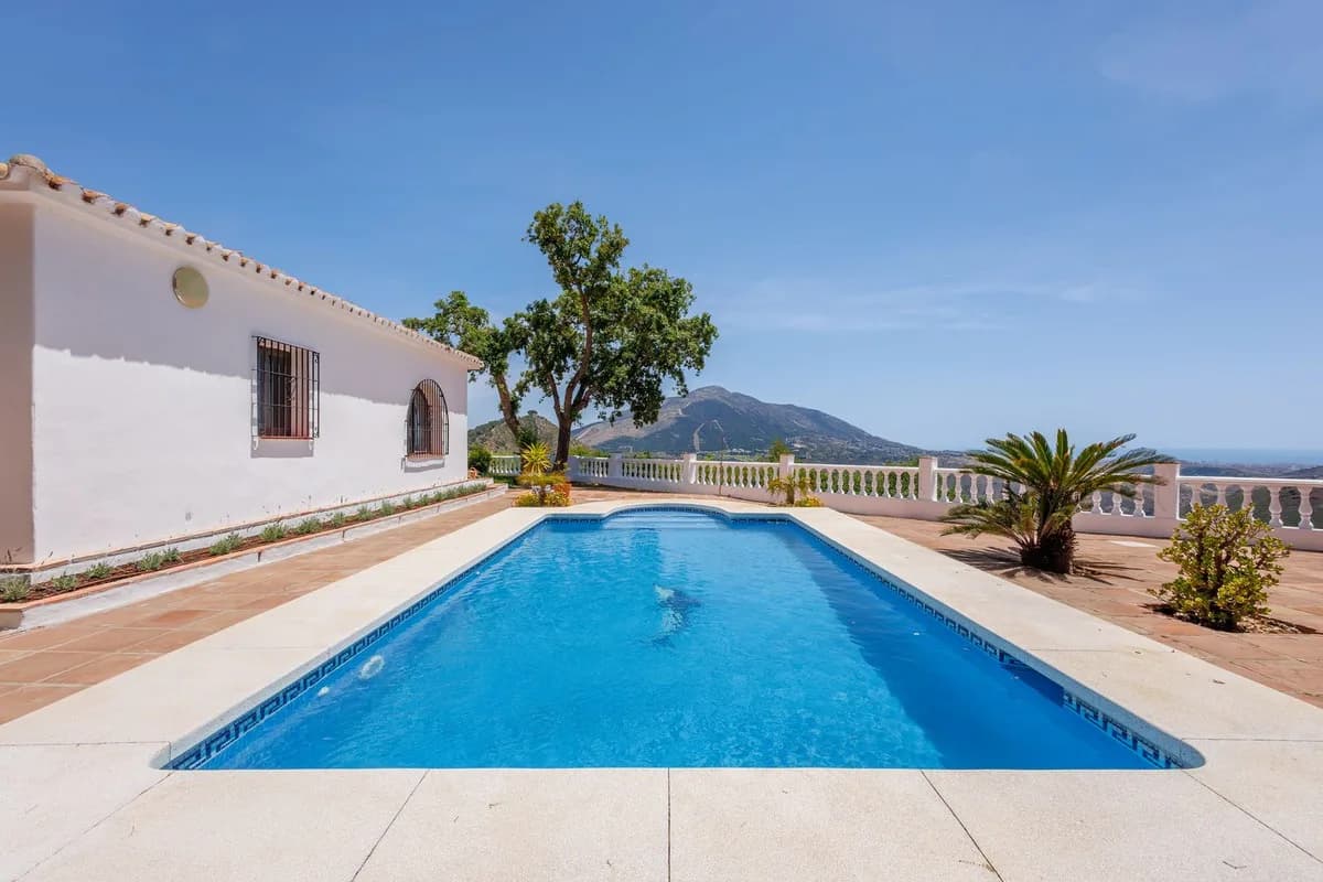 6 Bedroom Detached Villa for Sale in Coín, Málaga - Image 7