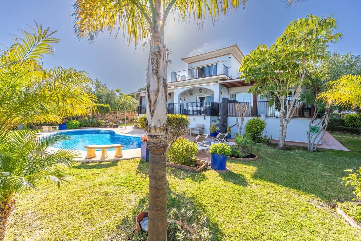 3 Bedroom Detached Villa for Sale in Manilva, Málaga - Image 4