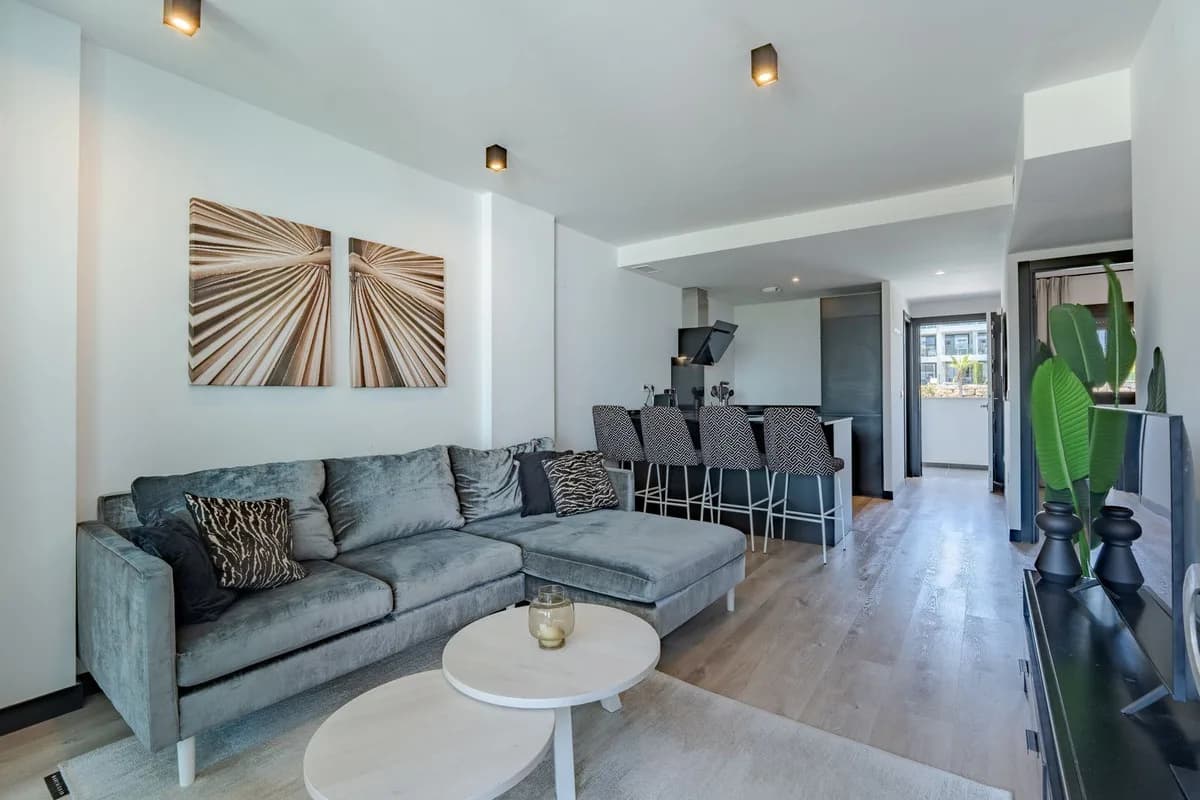 2 Bedroom Middle Floor Apartment for Sale in Mijas, Málaga - Image 2