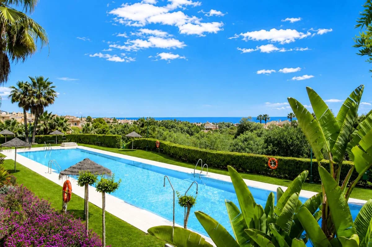 3 Bedroom Middle Floor Apartment for Sale in Sierra Blanca, Málaga