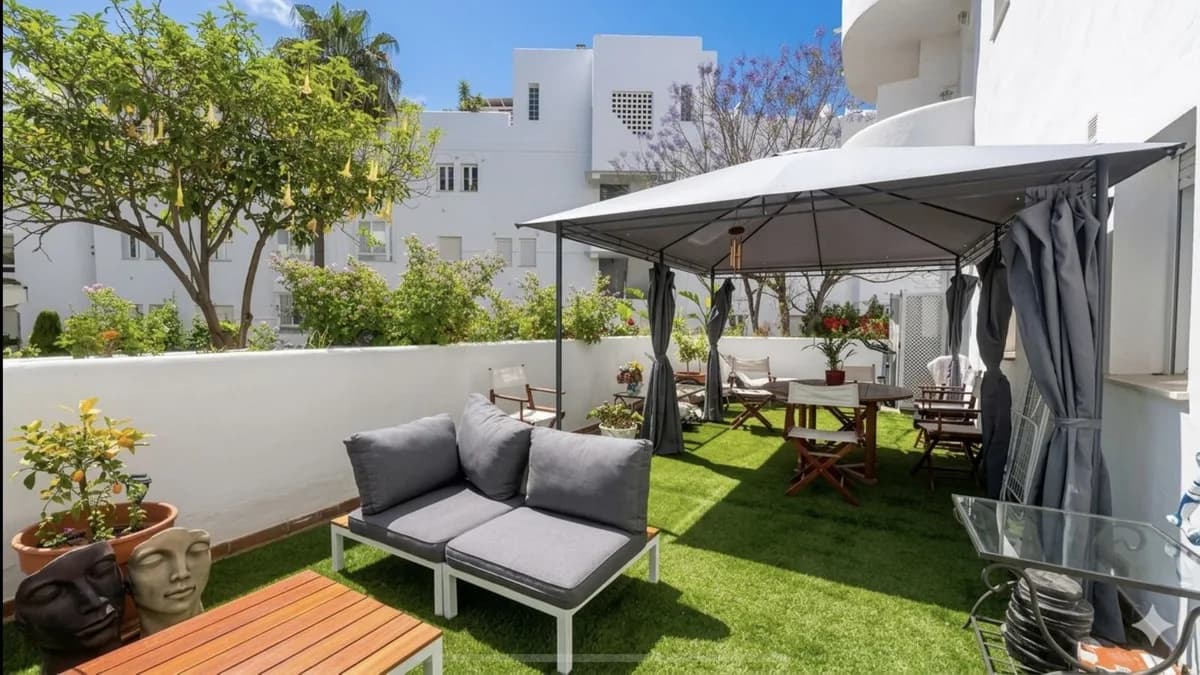 2 Bedroom Ground Floor Apartment for Sale in Marbella, Málaga