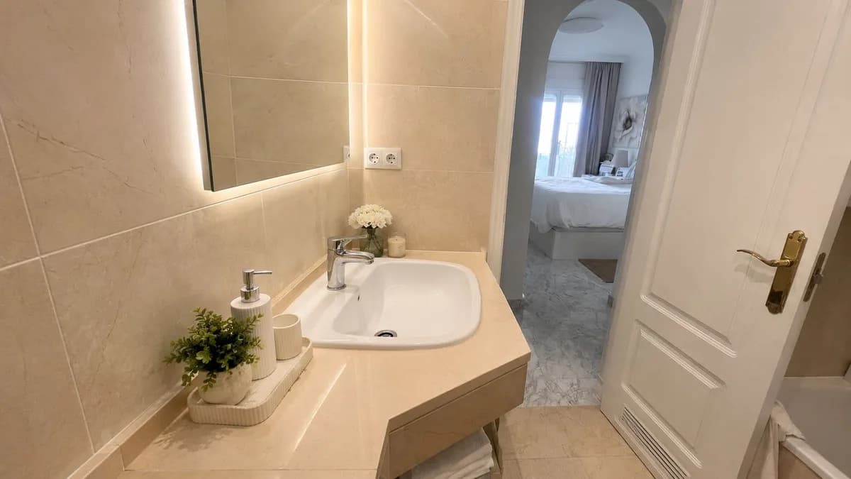 2 Bedroom Ground Floor Apartment for Sale in Marbella, Málaga - Image 8