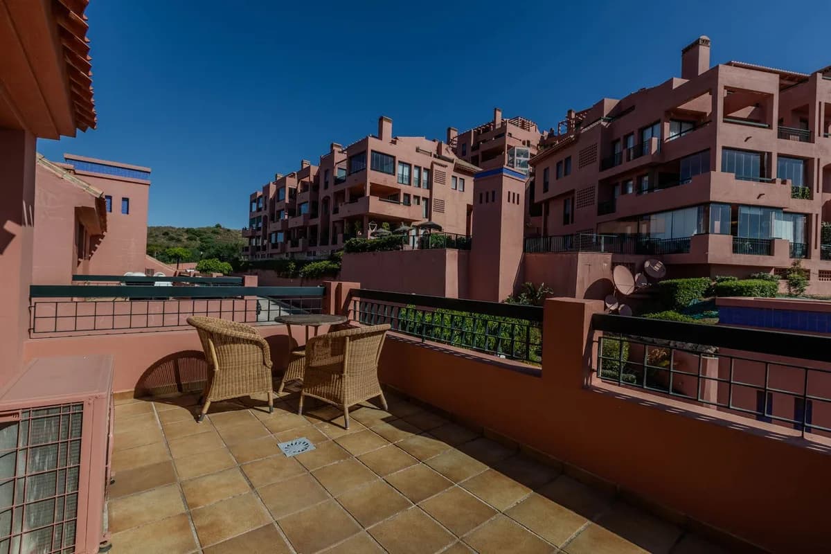 3 Bedroom Penthouse for Sale in Calahonda, Málaga - Image 7