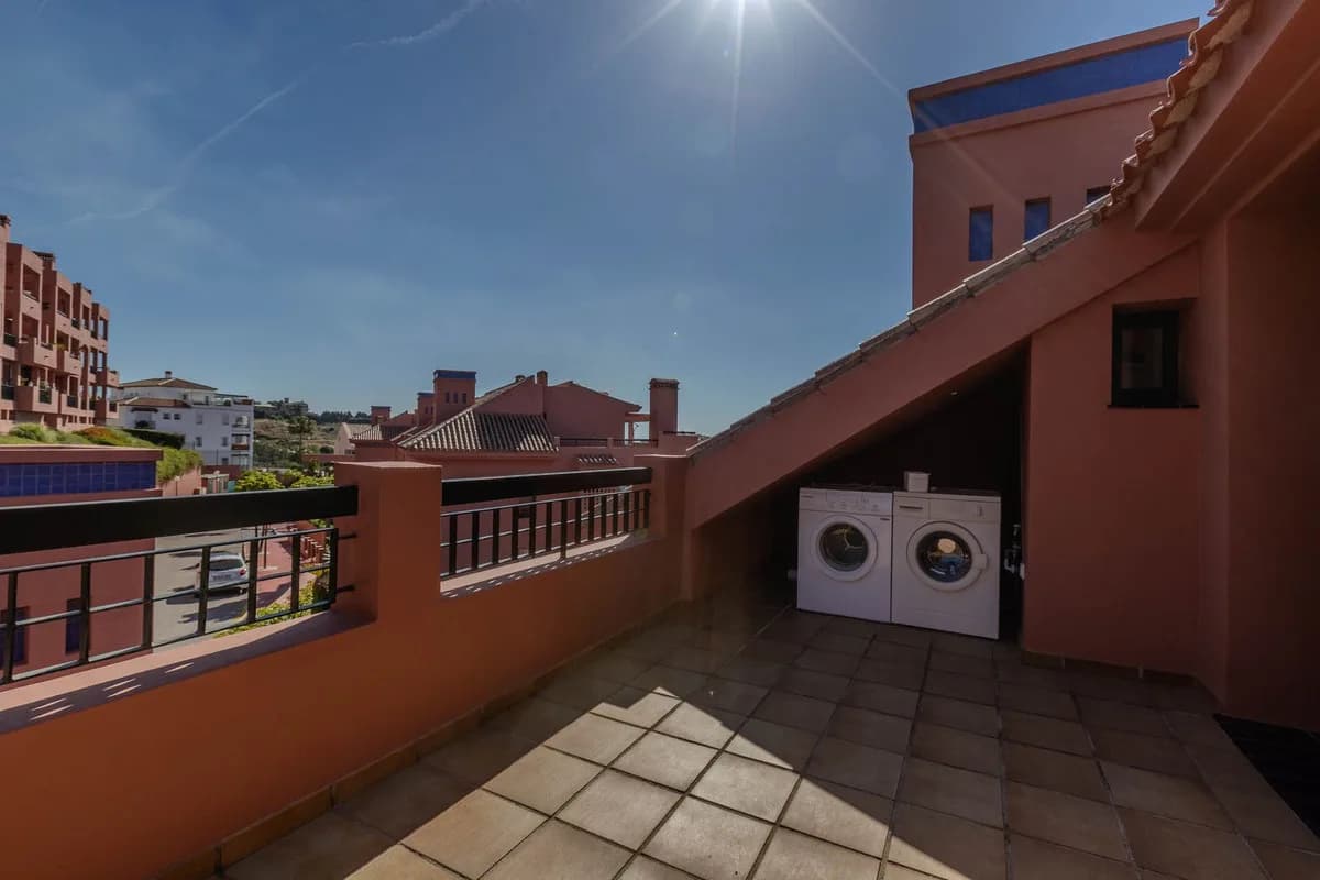 3 Bedroom Penthouse for Sale in Calahonda, Málaga - Image 8