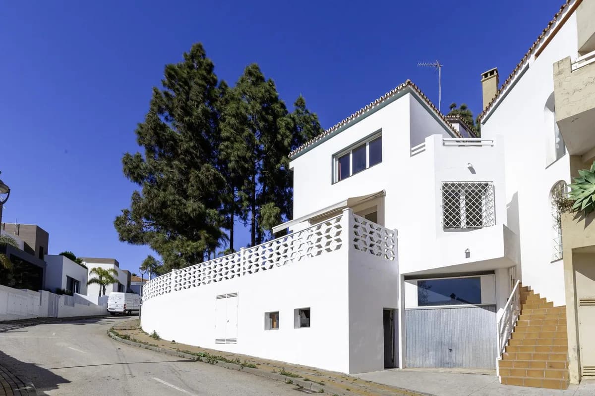 3 Bedroom Detached Villa for Sale in Marbella, Málaga