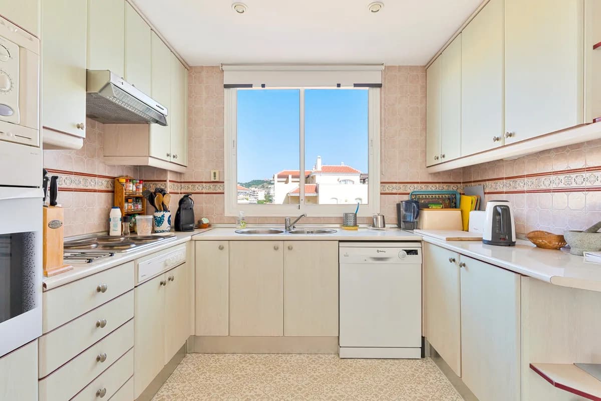 2 Bedroom Middle Floor Apartment for Sale in Mijas Costa, Málaga - Image 7