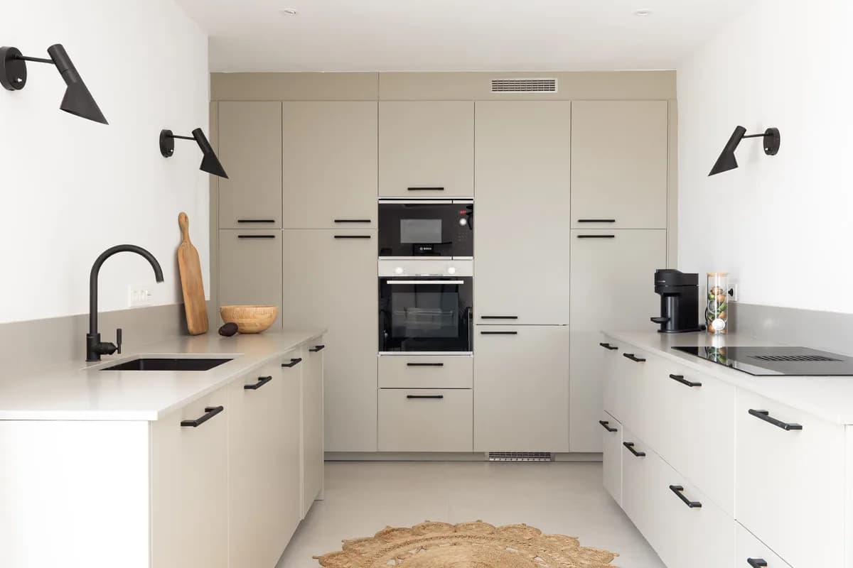 3 Bedroom Middle Floor Apartment for Sale in Nueva Andalucía, Málaga - Image 9