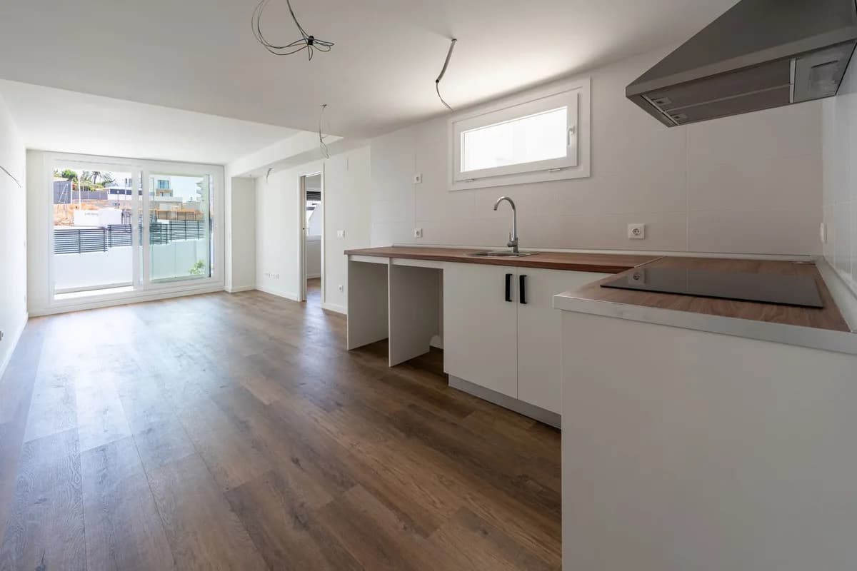 2 Bedroom Middle Floor Apartment for Sale in Torreblanca, Málaga - Image 5