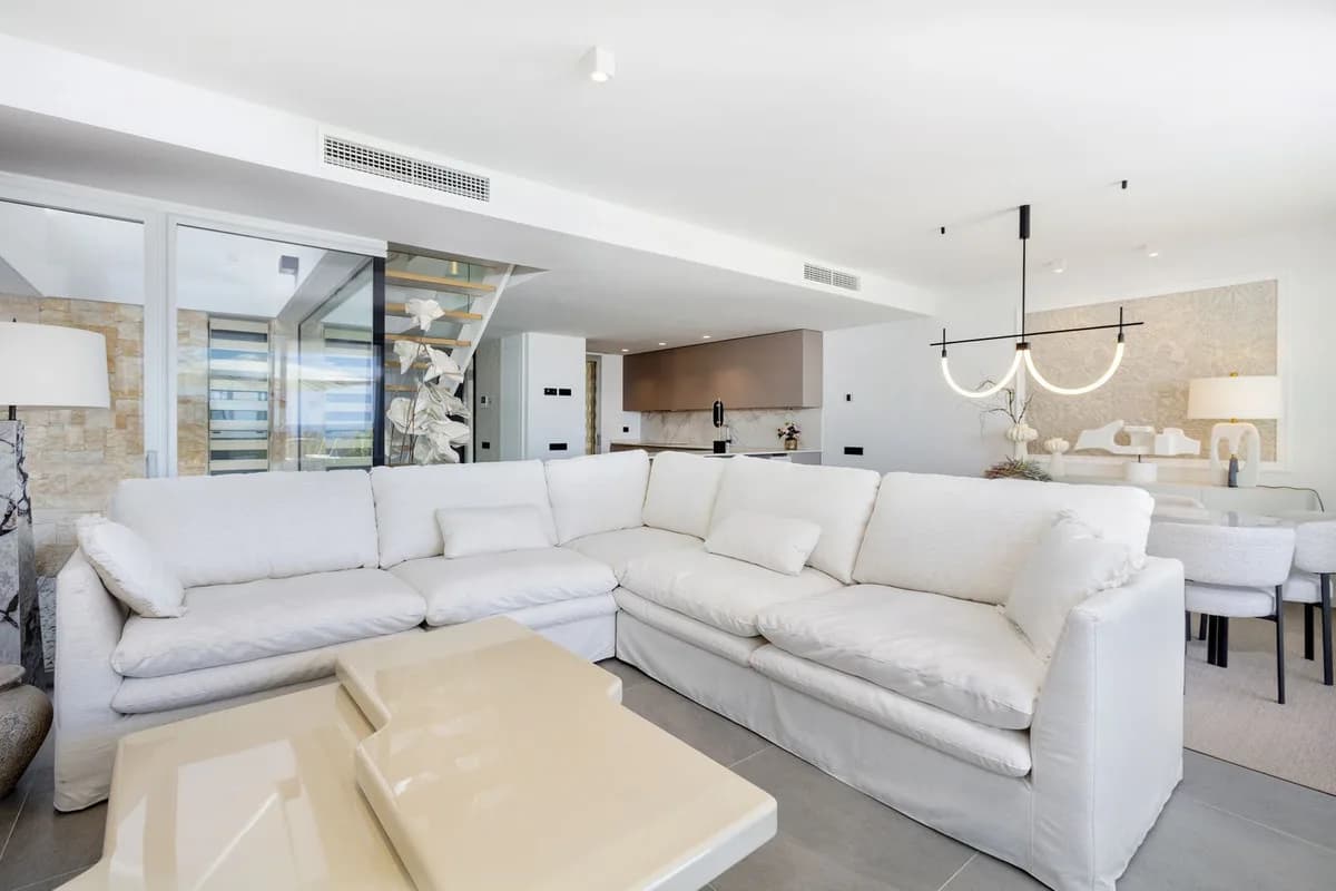 4 Bedroom Townhouse for Sale in Estepona, Málaga - Image 2