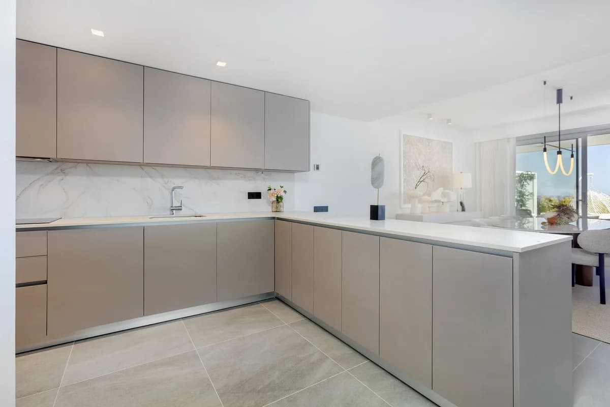 4 Bedroom Townhouse for Sale in Estepona, Málaga - Image 8