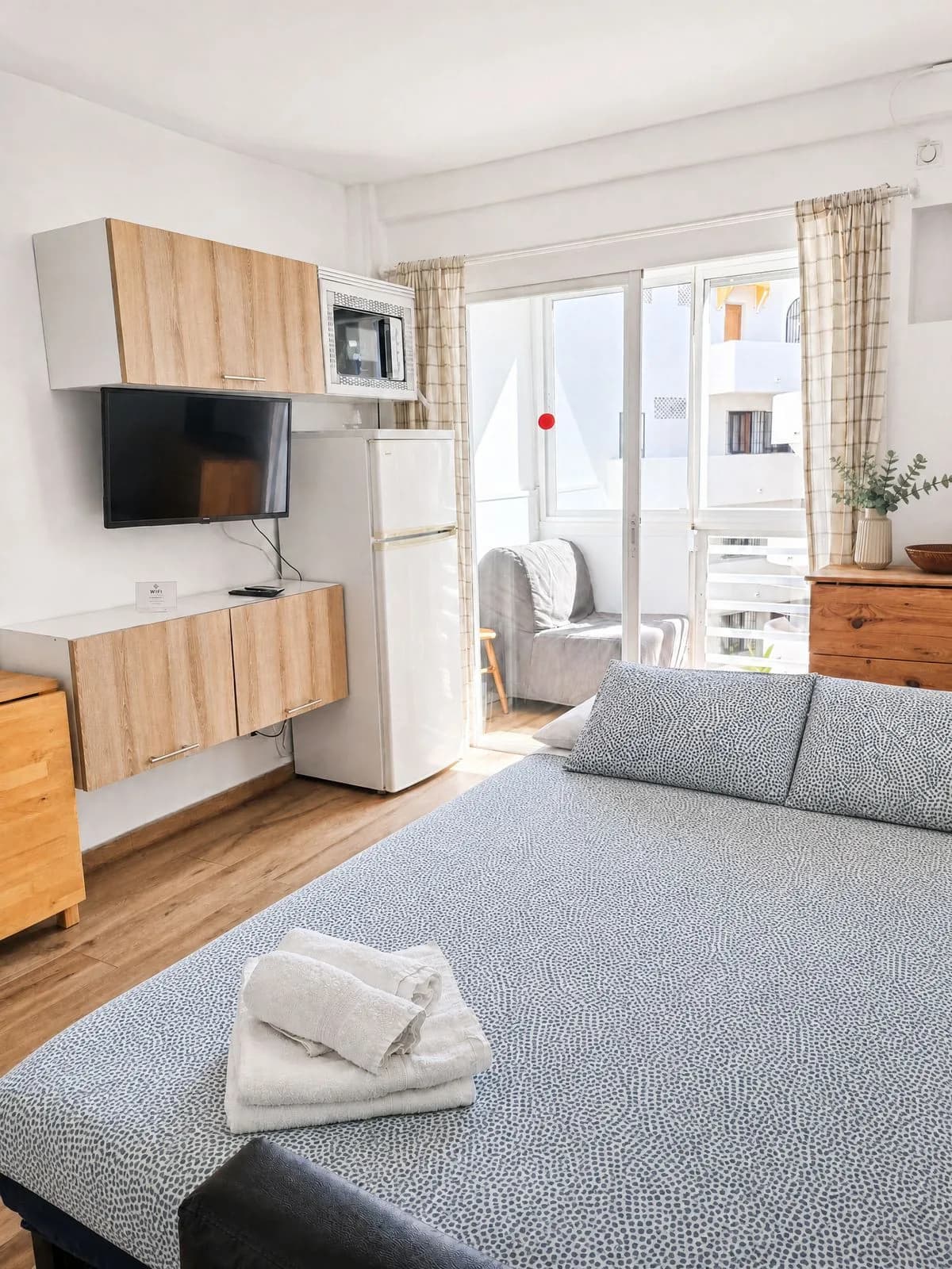 Middle Floor Studio for Sale in Benalmadena, Málaga - Image 6