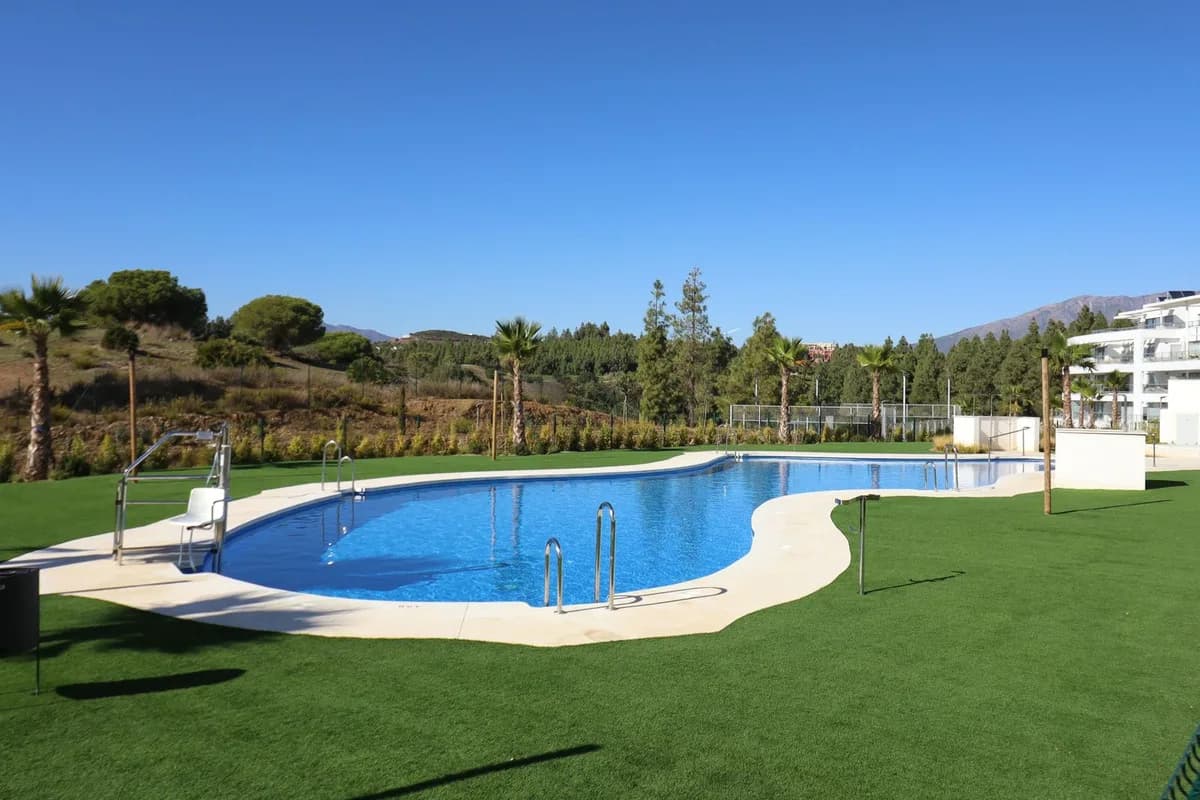 3 Bedroom Middle Floor Apartment for Sale in El Chaparral, Málaga - Image 7