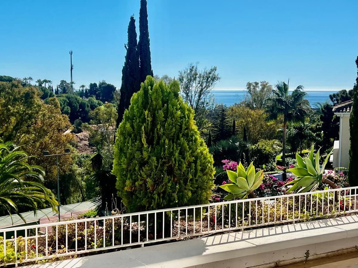 2 Bedroom Ground Floor Apartment for Sale in The Golden Mile, Málaga - Image 2