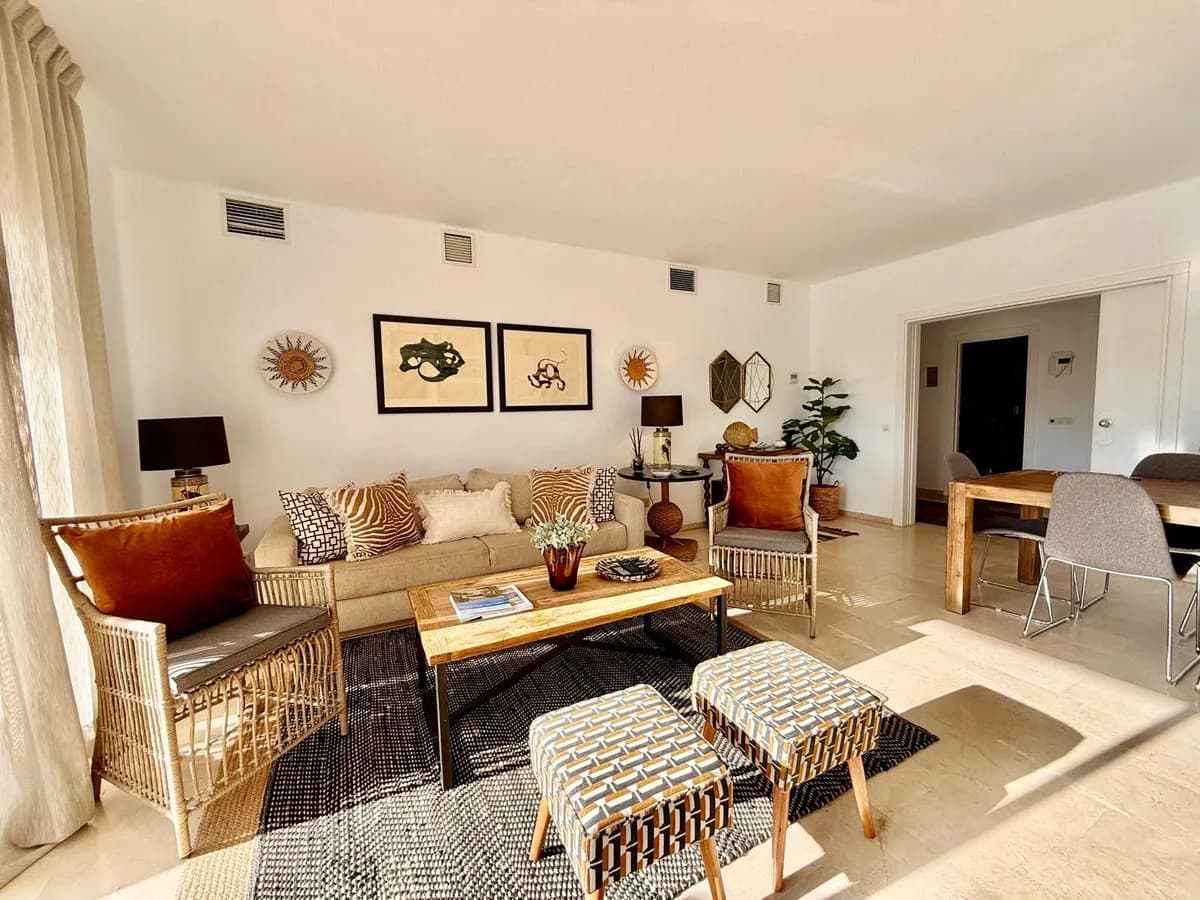 2 Bedroom Ground Floor Apartment for Sale in The Golden Mile, Málaga - Image 4