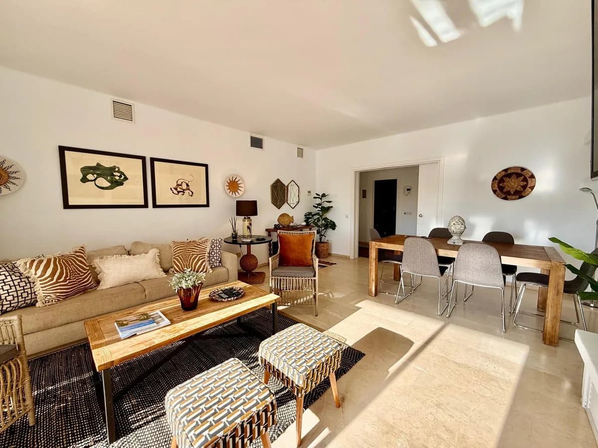 2 Bedroom Ground Floor Apartment for Sale in The Golden Mile, Málaga - Image 5