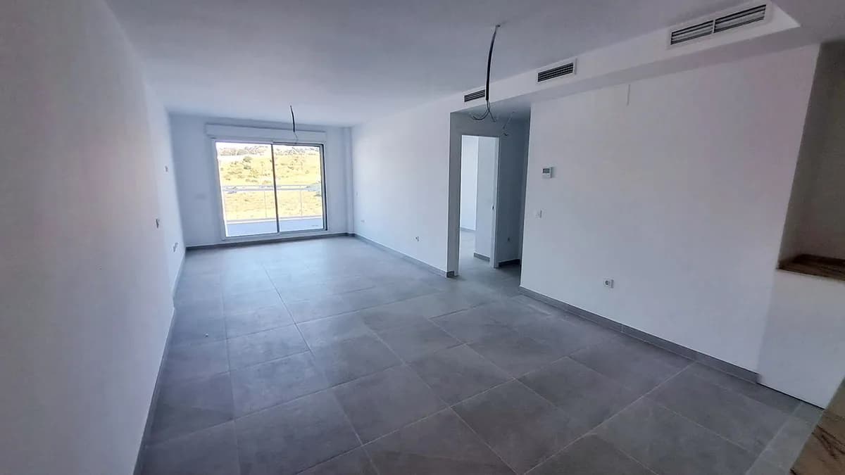 2 Bedroom Middle Floor Apartment for Sale in La Cala, Málaga - Image 4