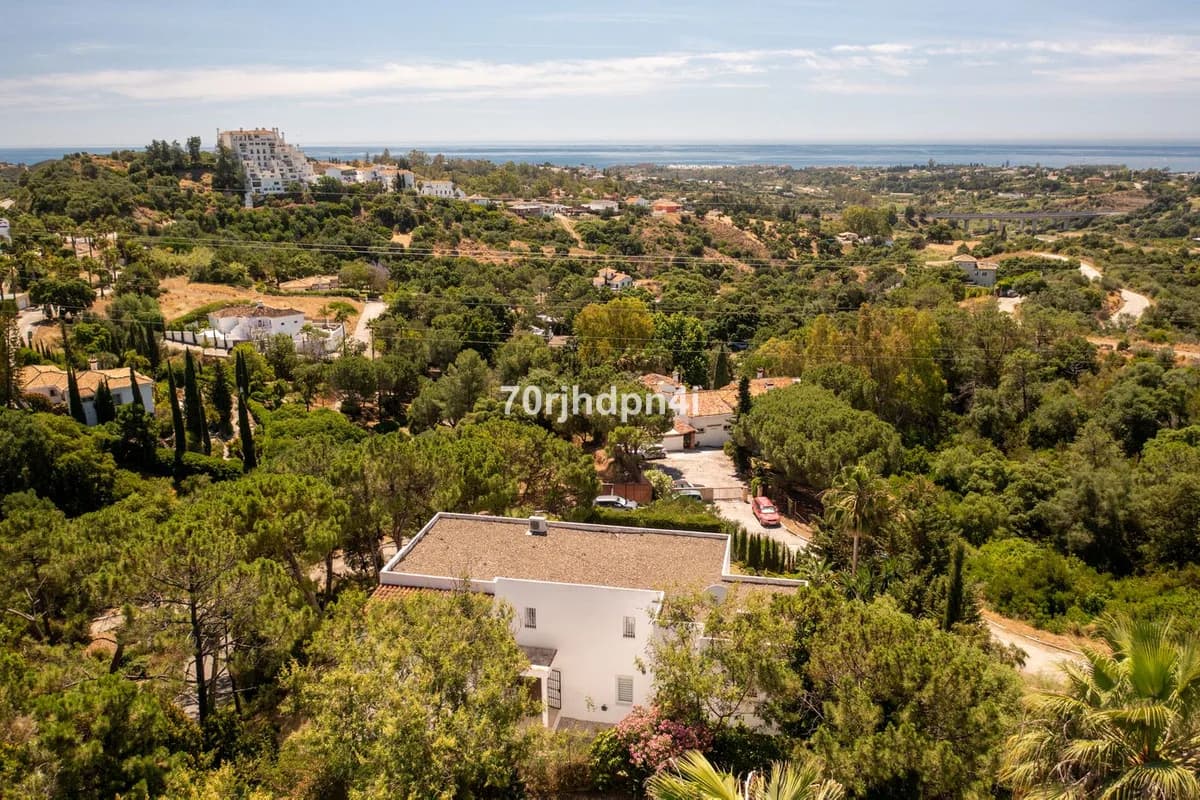 5 Bedroom Detached Villa for Sale in Estepona, Málaga - Image 9