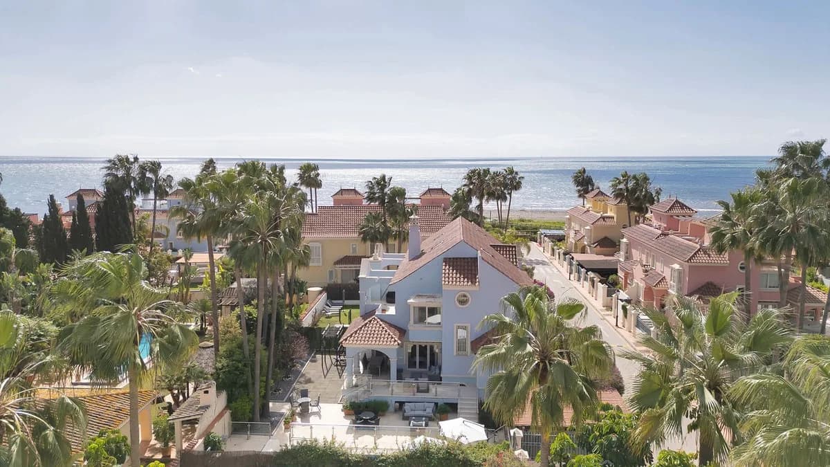 7 Bedroom Semi-Detached House for Sale in Puerto Banús, Málaga