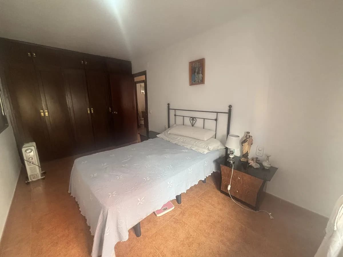3 Bedroom Middle Floor Apartment for Sale in San Pedro de Alcántara, Málaga - Image 5