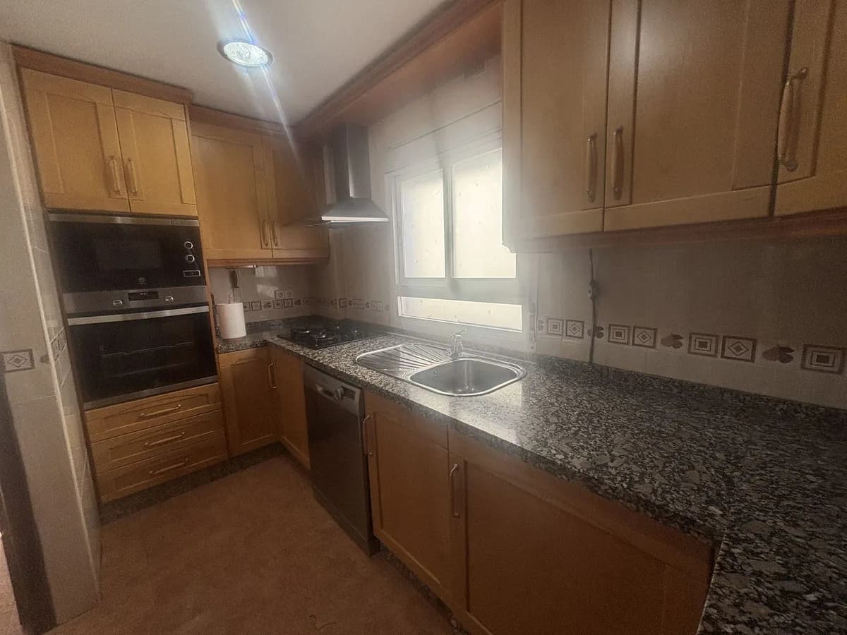 3 Bedroom Middle Floor Apartment for Sale in San Pedro de Alcántara, Málaga - Image 7