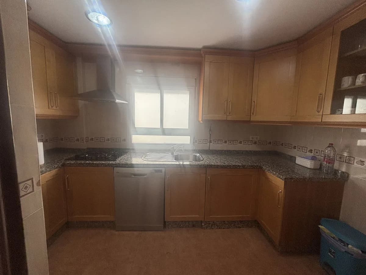 3 Bedroom Middle Floor Apartment for Sale in San Pedro de Alcántara, Málaga - Image 9