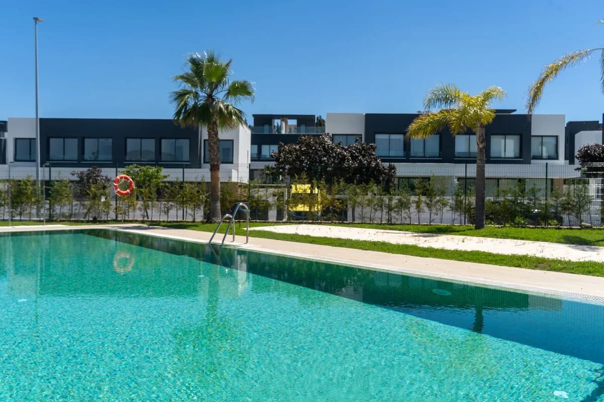 3 Bedroom Semi-Detached House for Sale in El Paraiso, Málaga