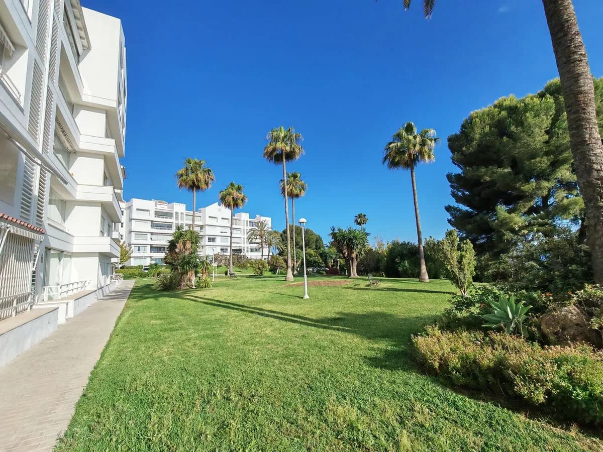 3 Bedroom Ground Floor Apartment for Sale in Marbella, Málaga - Image 8