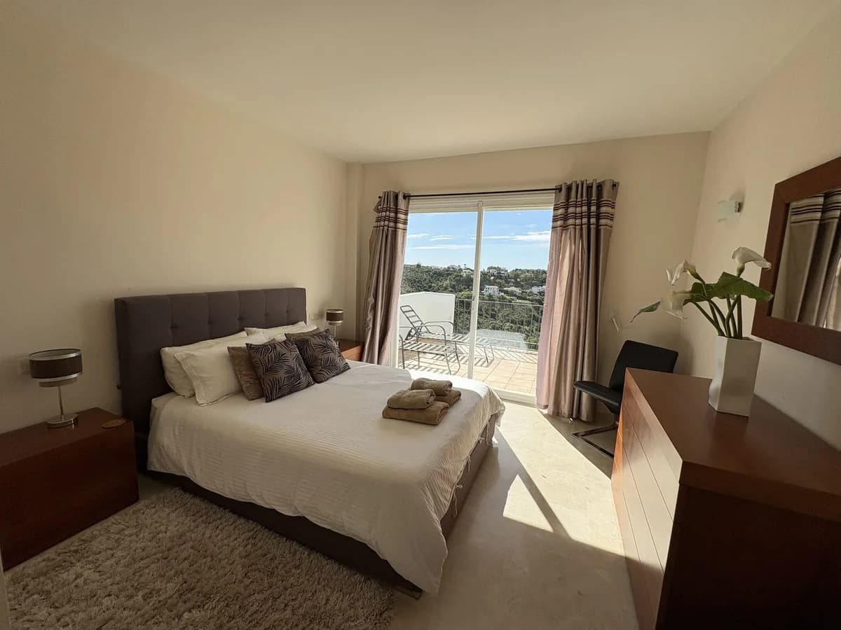3 Bedroom Penthouse for Sale in La Quinta, Málaga - Image 9