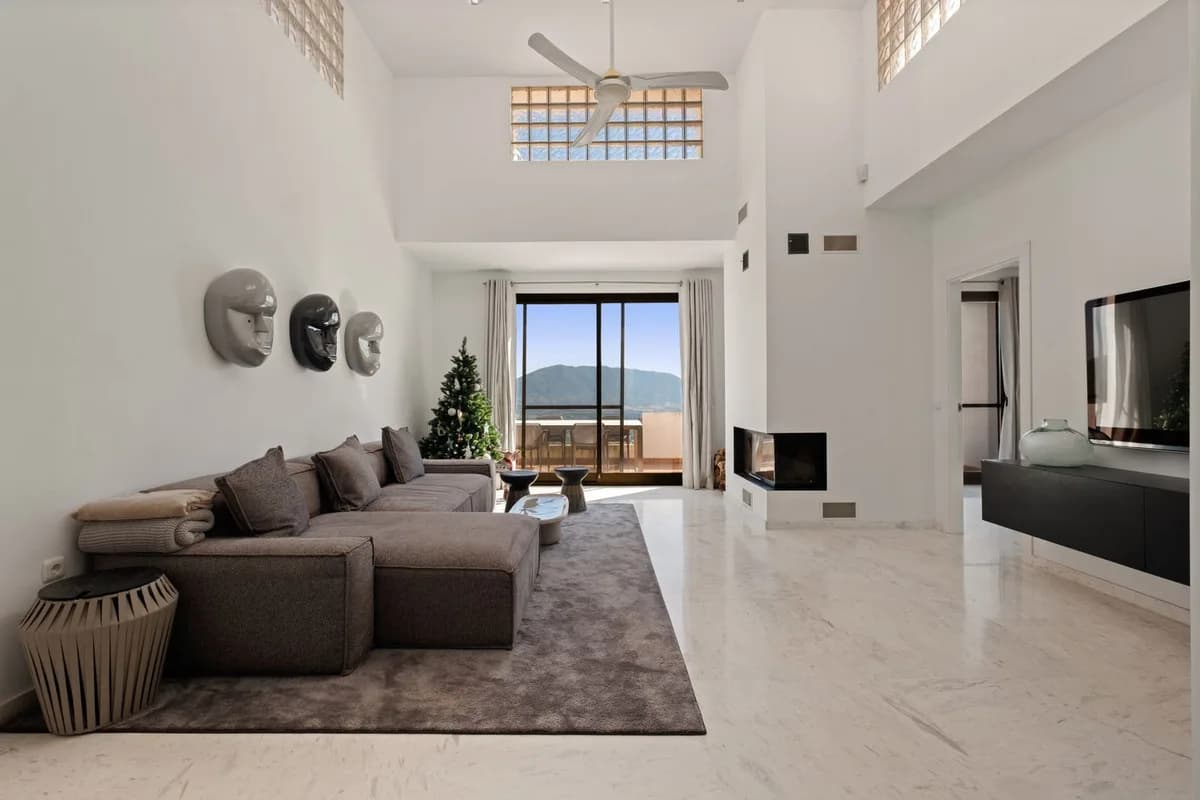 2 Bedroom Penthouse for Sale in La Mairena, Málaga - Image 4
