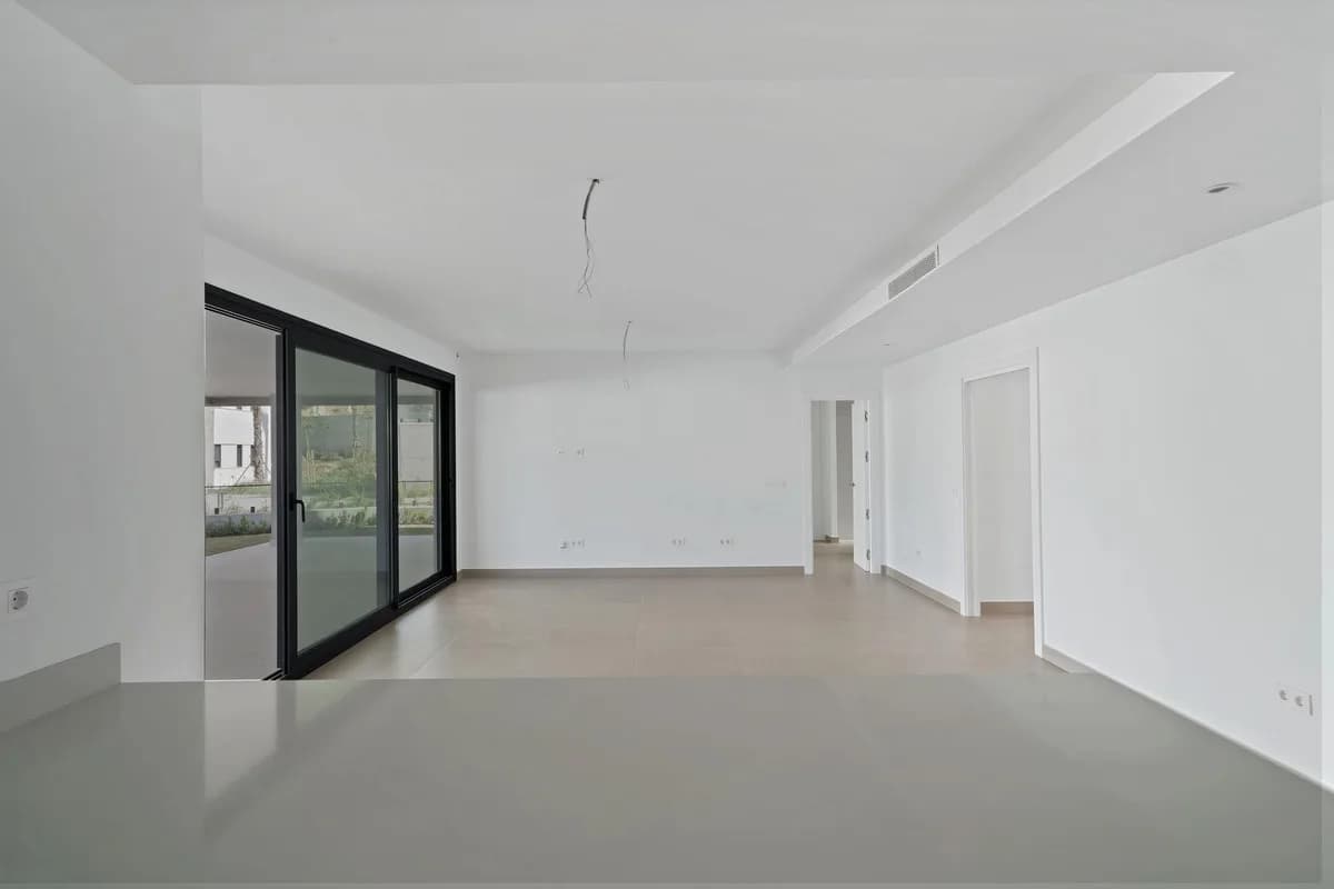 3 Bedroom Ground Floor Apartment for Sale in Marbella, Málaga - Image 5