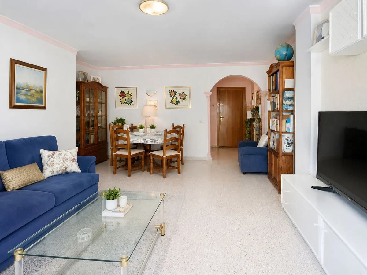 3 Bedroom Top Floor Apartment for Sale in Marbella, Málaga - Image 2