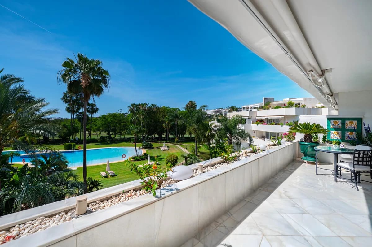 4 Bedroom Penthouse for Sale in Nueva Andalucía, Málaga