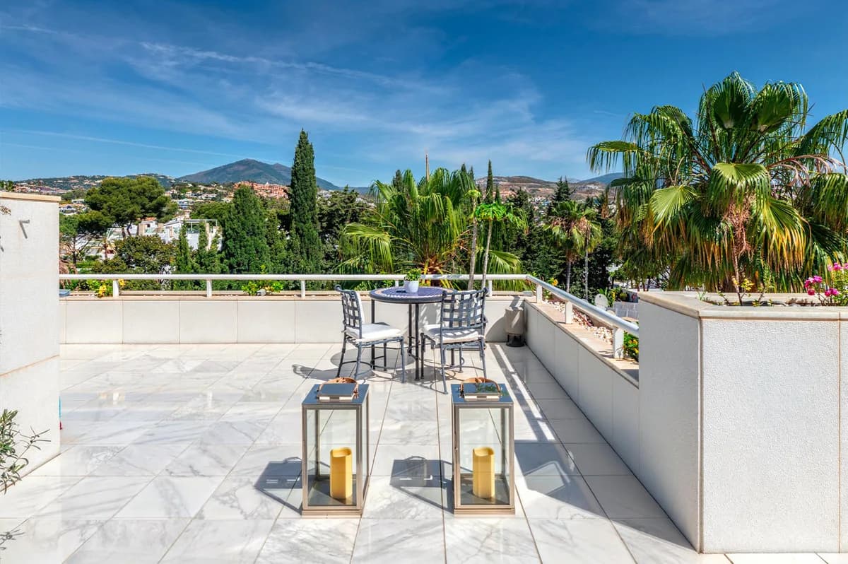4 Bedroom Penthouse for Sale in Nueva Andalucía, Málaga - Image 9