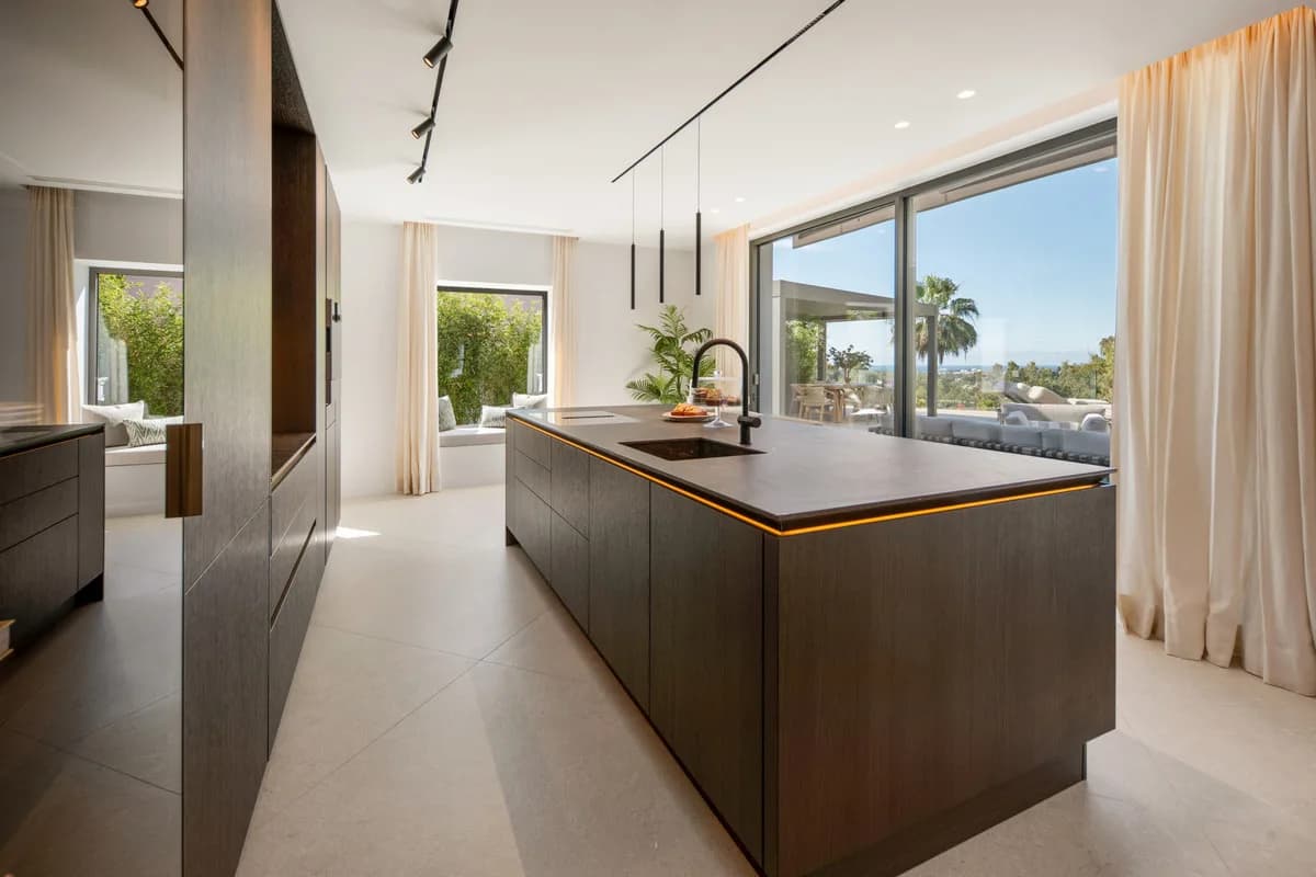 6 Bedroom Detached Villa for Sale in Benahavís, Málaga - Image 4