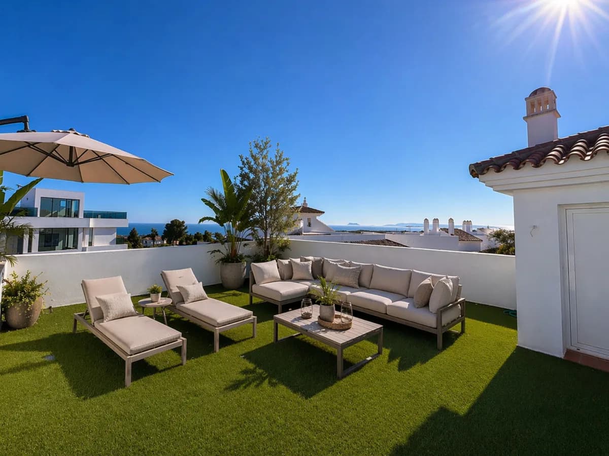 2 Bedroom Penthouse for Sale in Benahavís, Málaga