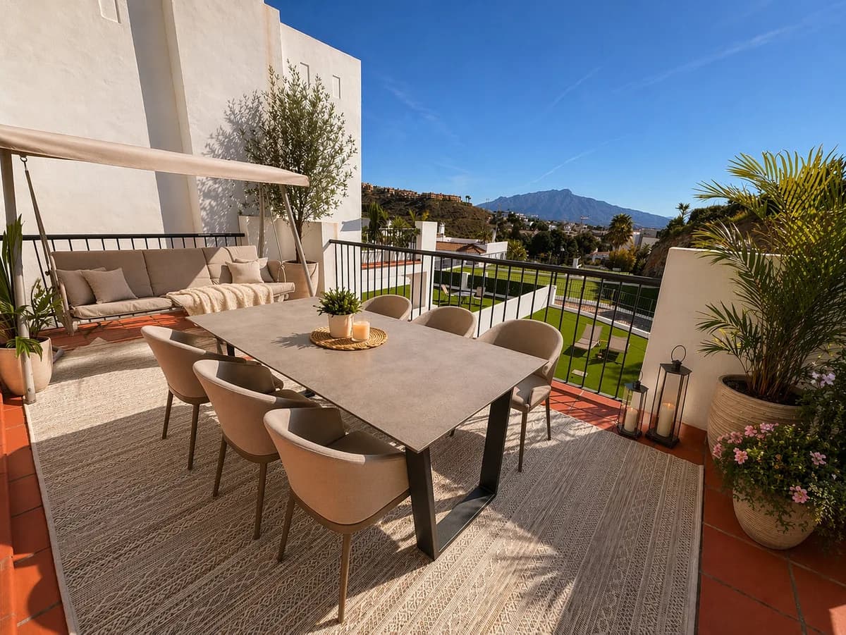 2 Bedroom Penthouse for Sale in Benahavís, Málaga - Image 2