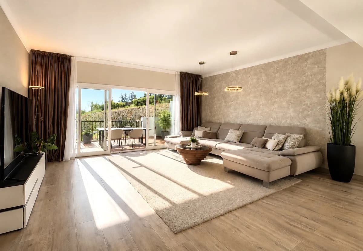2 Bedroom Penthouse for Sale in Benahavís, Málaga - Image 3