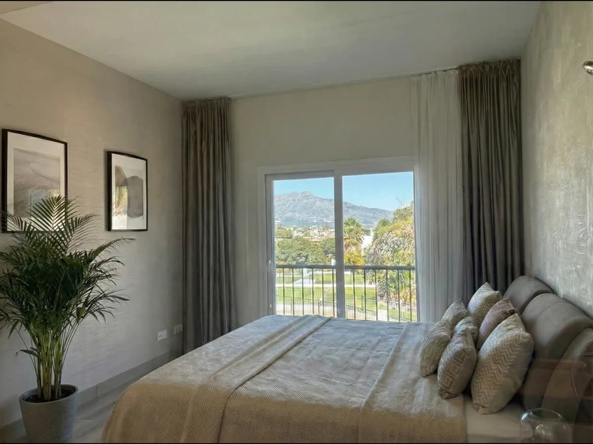 2 Bedroom Penthouse for Sale in Benahavís, Málaga - Image 9