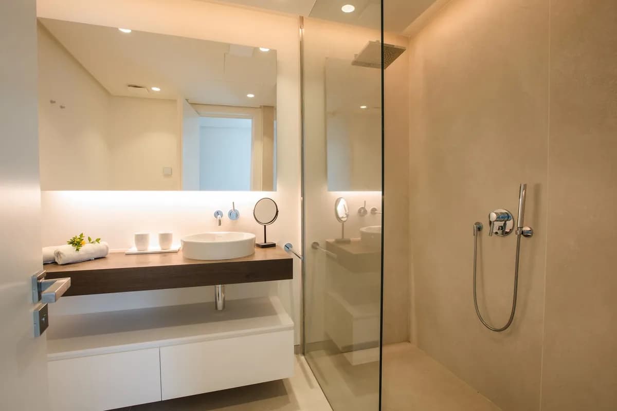 3 Bedroom Middle Floor Apartment for Sale in Marbella, Málaga - Image 6