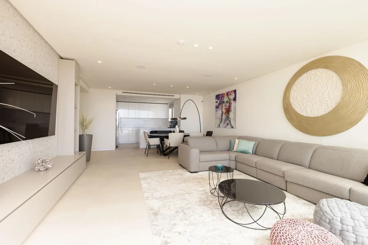 3 Bedroom Middle Floor Apartment for Sale in Marbella, Málaga - Image 9