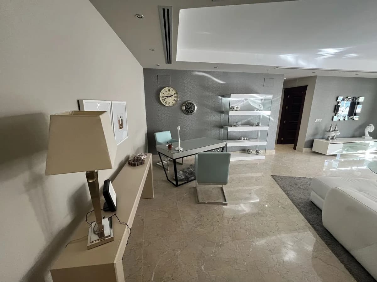 3 Bedroom Ground Floor Apartment for Sale in Marbella, Málaga - Image 5