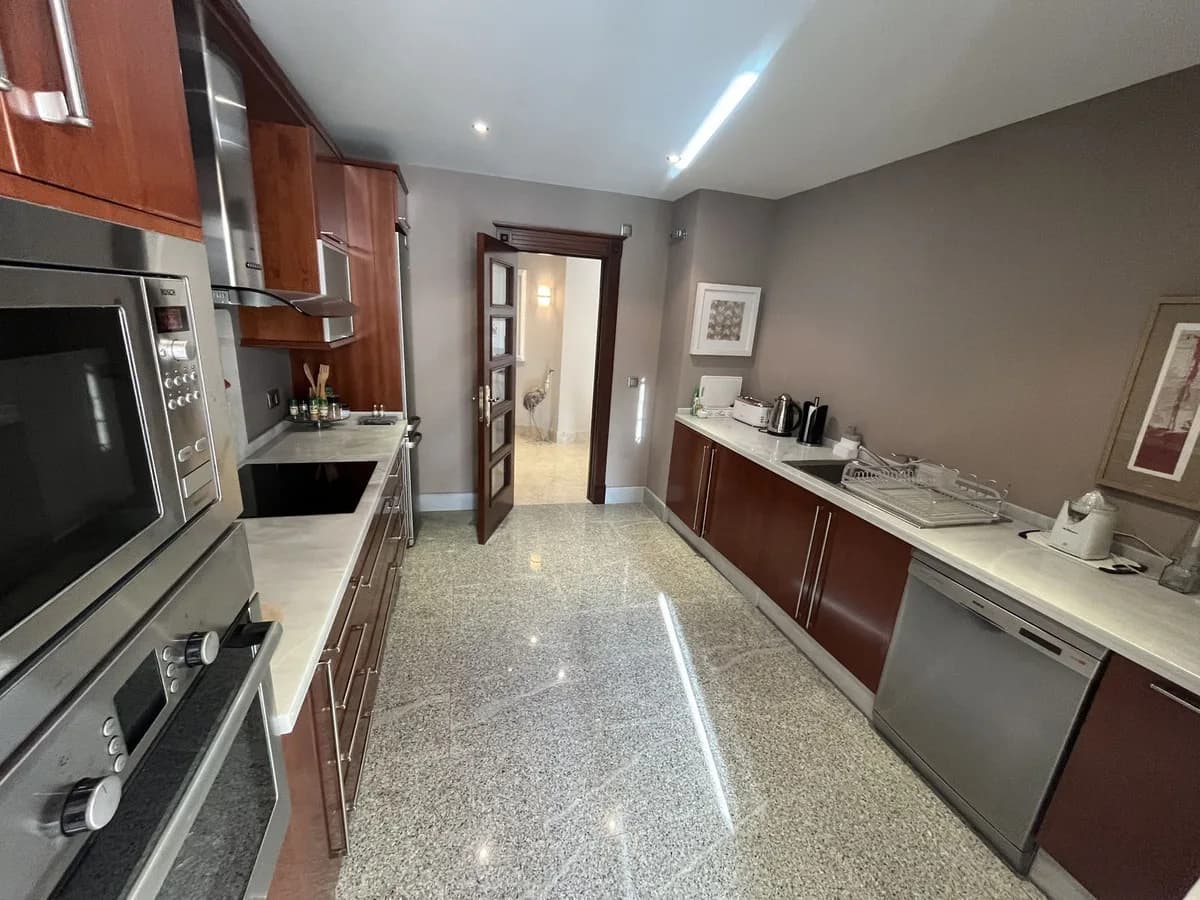 3 Bedroom Ground Floor Apartment for Sale in Marbella, Málaga - Image 6