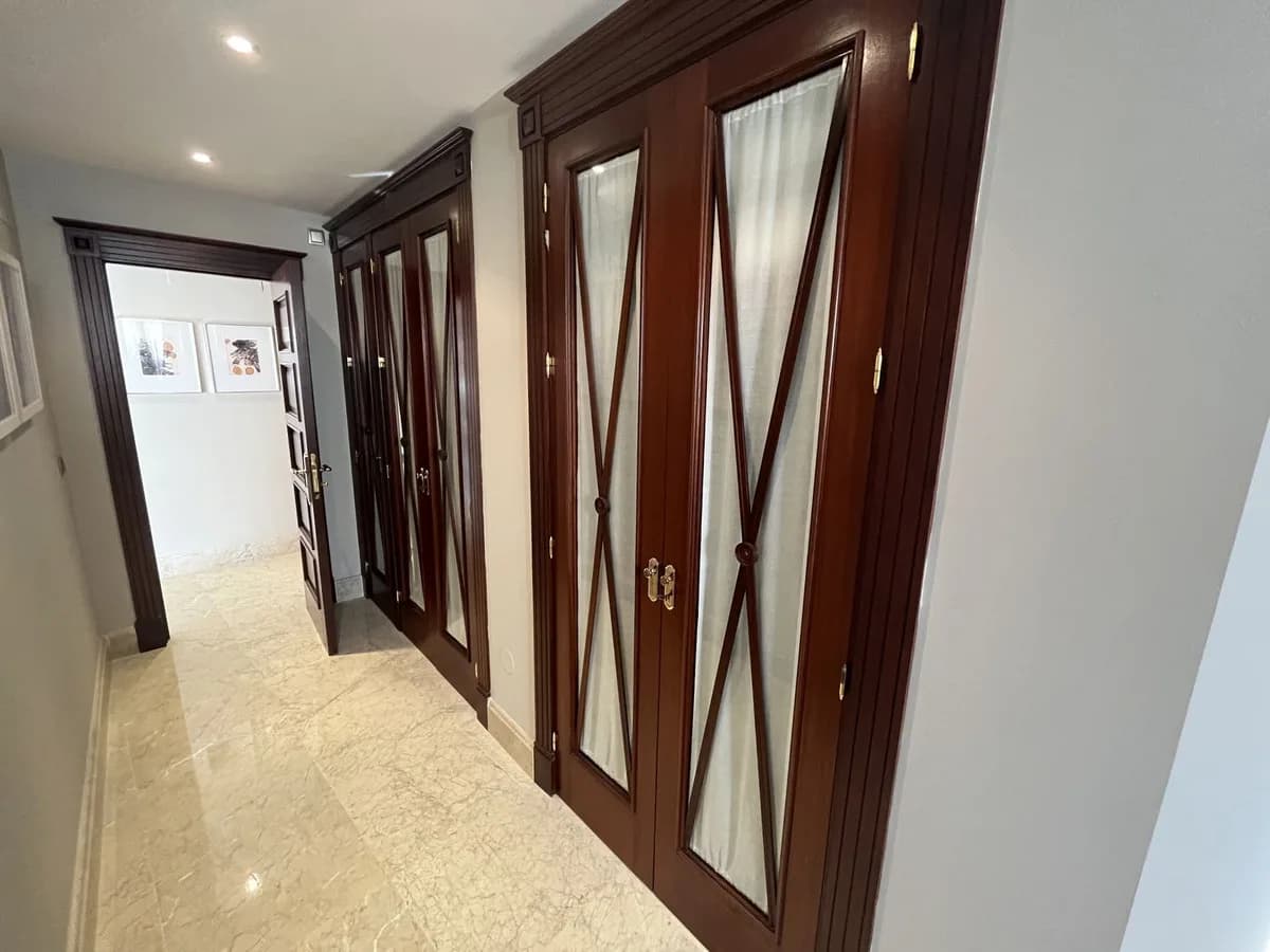 3 Bedroom Ground Floor Apartment for Sale in Marbella, Málaga - Image 9