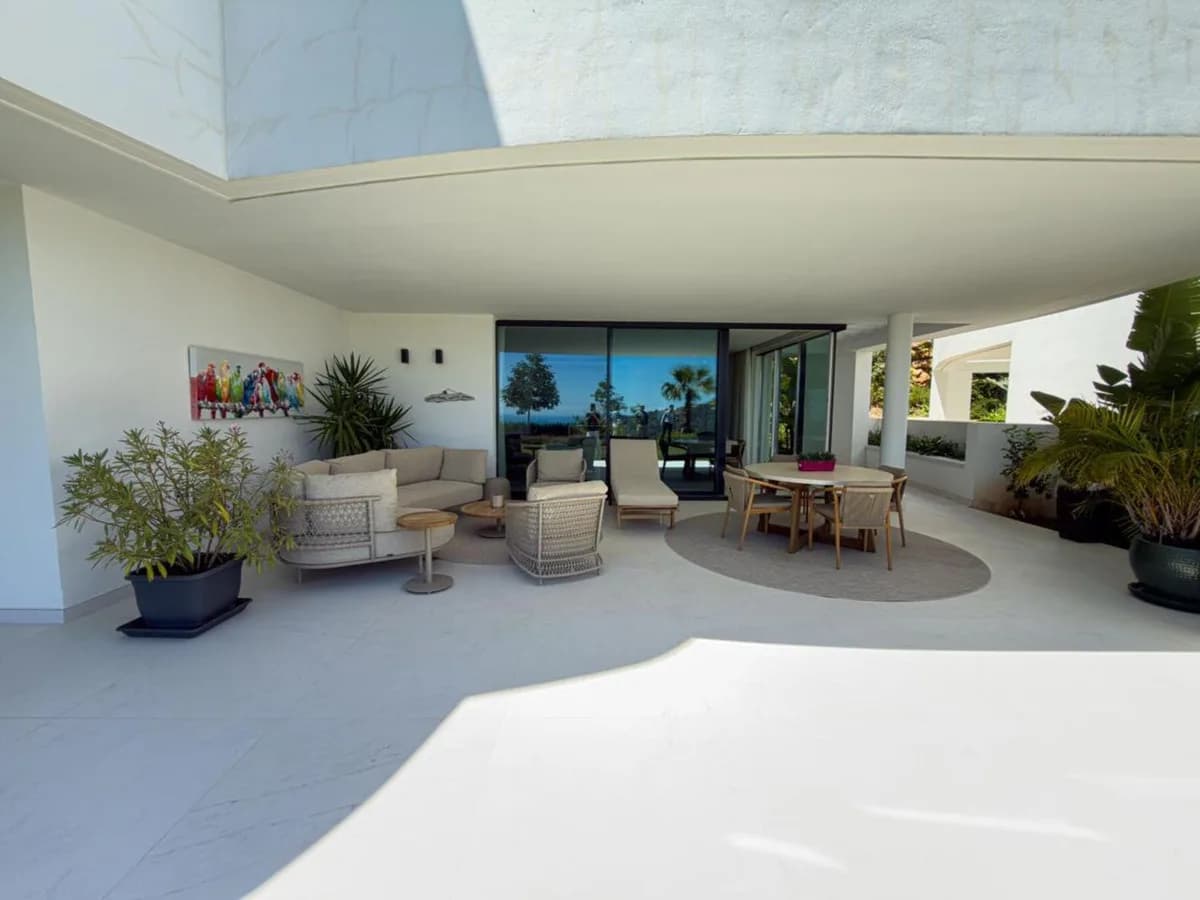 3 Bedroom Ground Floor Apartment for Sale in Marbella, Málaga - Image 2