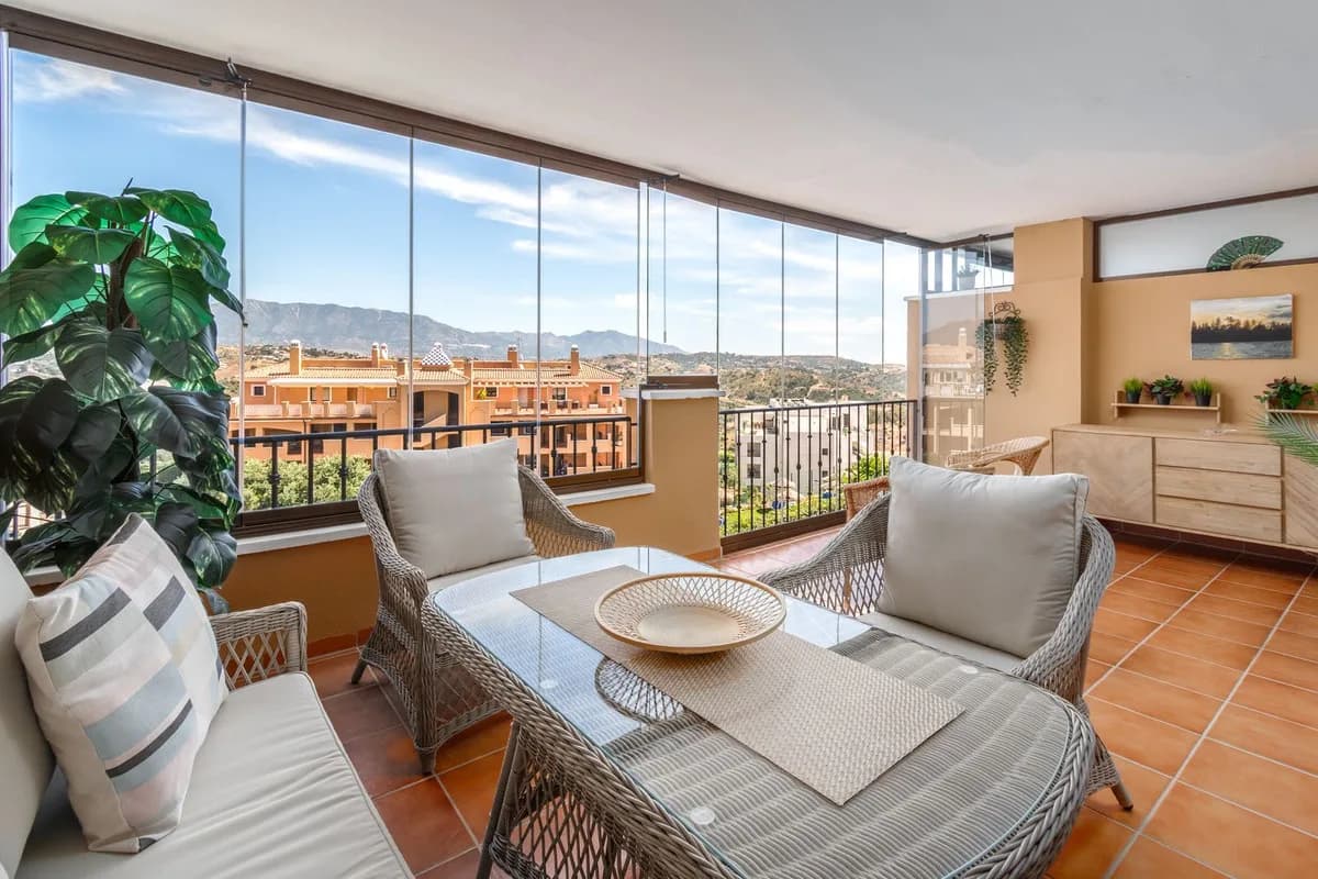 2 Bedroom Middle Floor Apartment for Sale in La Cala de Mijas, Málaga