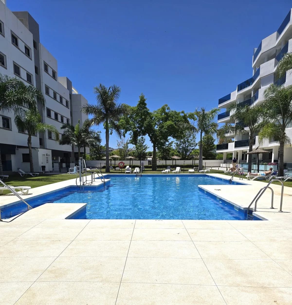 3 Bedroom Penthouse for Sale in Fuengirola, Málaga - Image 2